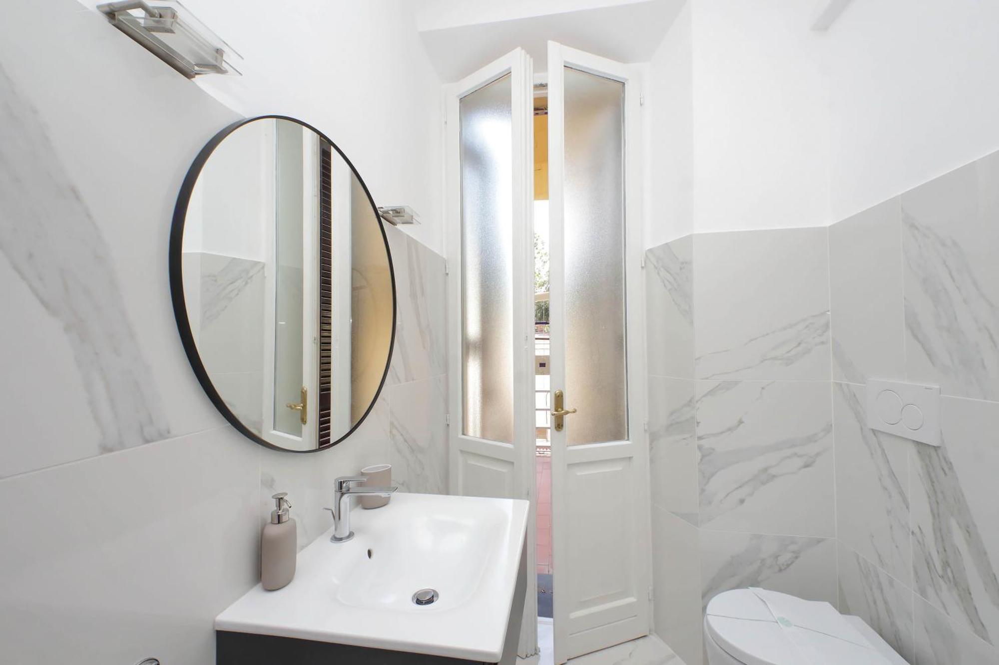 רומא Ych-Comfortable 2 Bedrooms Flat Near Colosseum מראה חיצוני תמונה