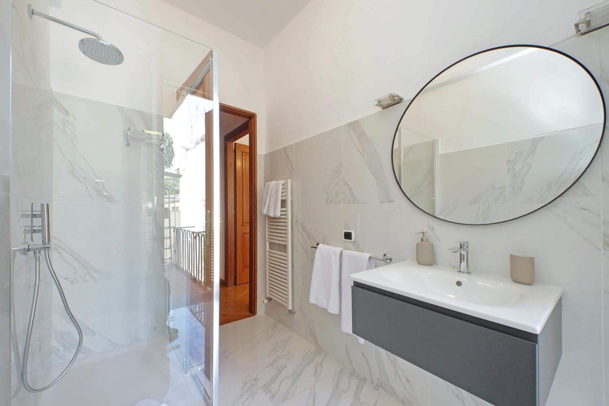 רומא Ych-Comfortable 2 Bedrooms Flat Near Colosseum מראה חיצוני תמונה