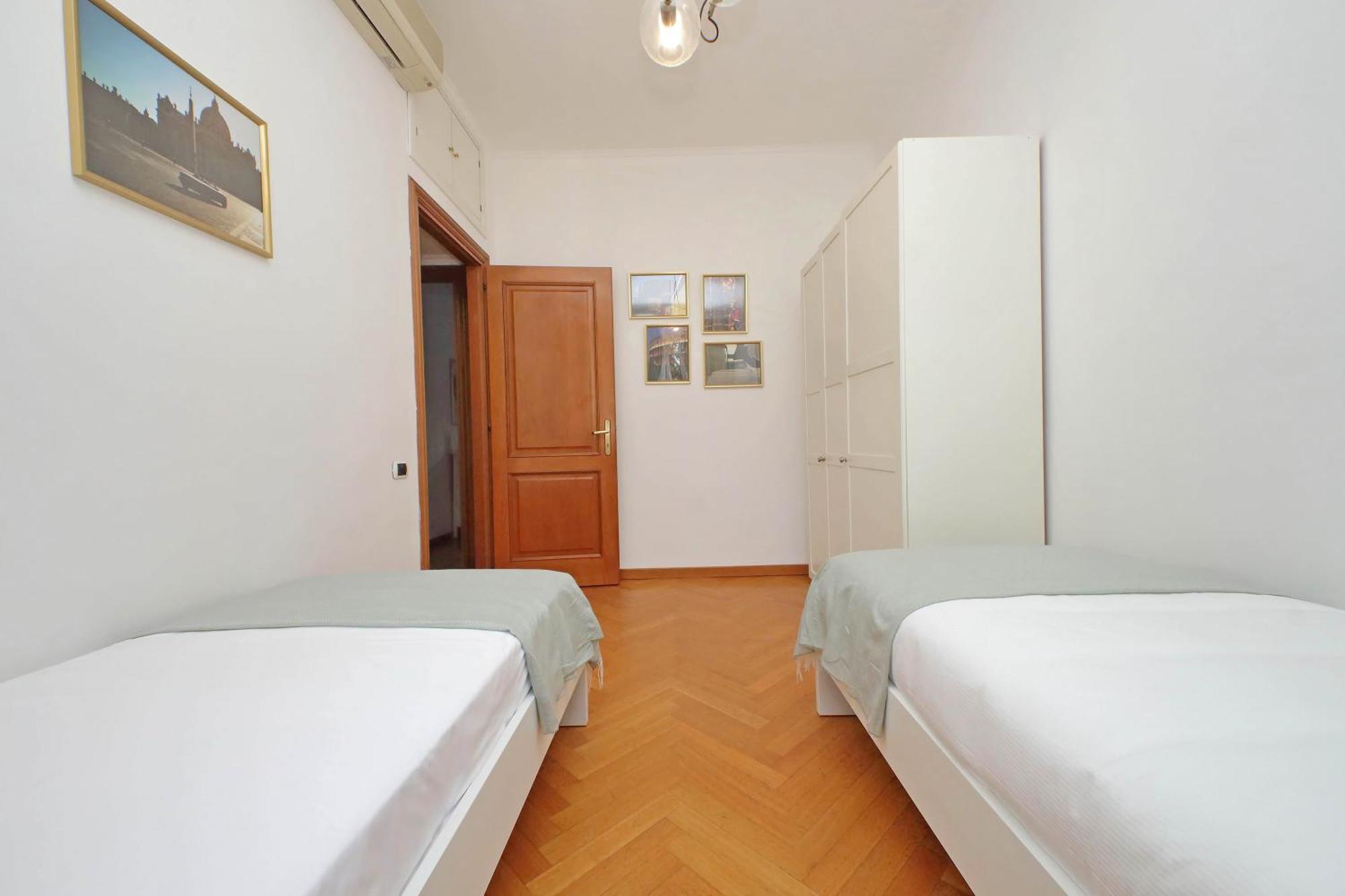 רומא Ych-Comfortable 2 Bedrooms Flat Near Colosseum מראה חיצוני תמונה