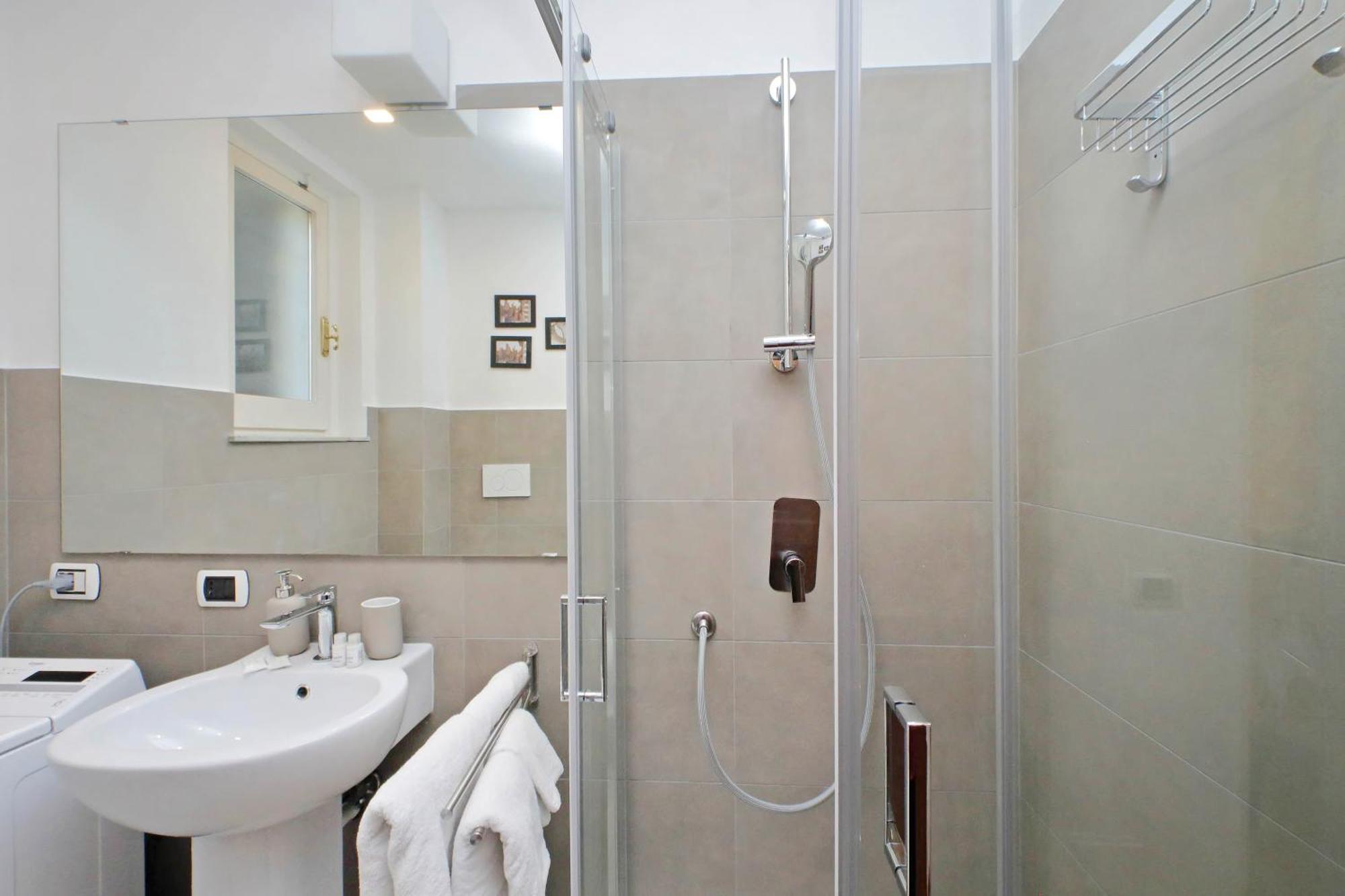רומא Ych-Comfortable 2 Bedrooms Flat Near Colosseum מראה חיצוני תמונה