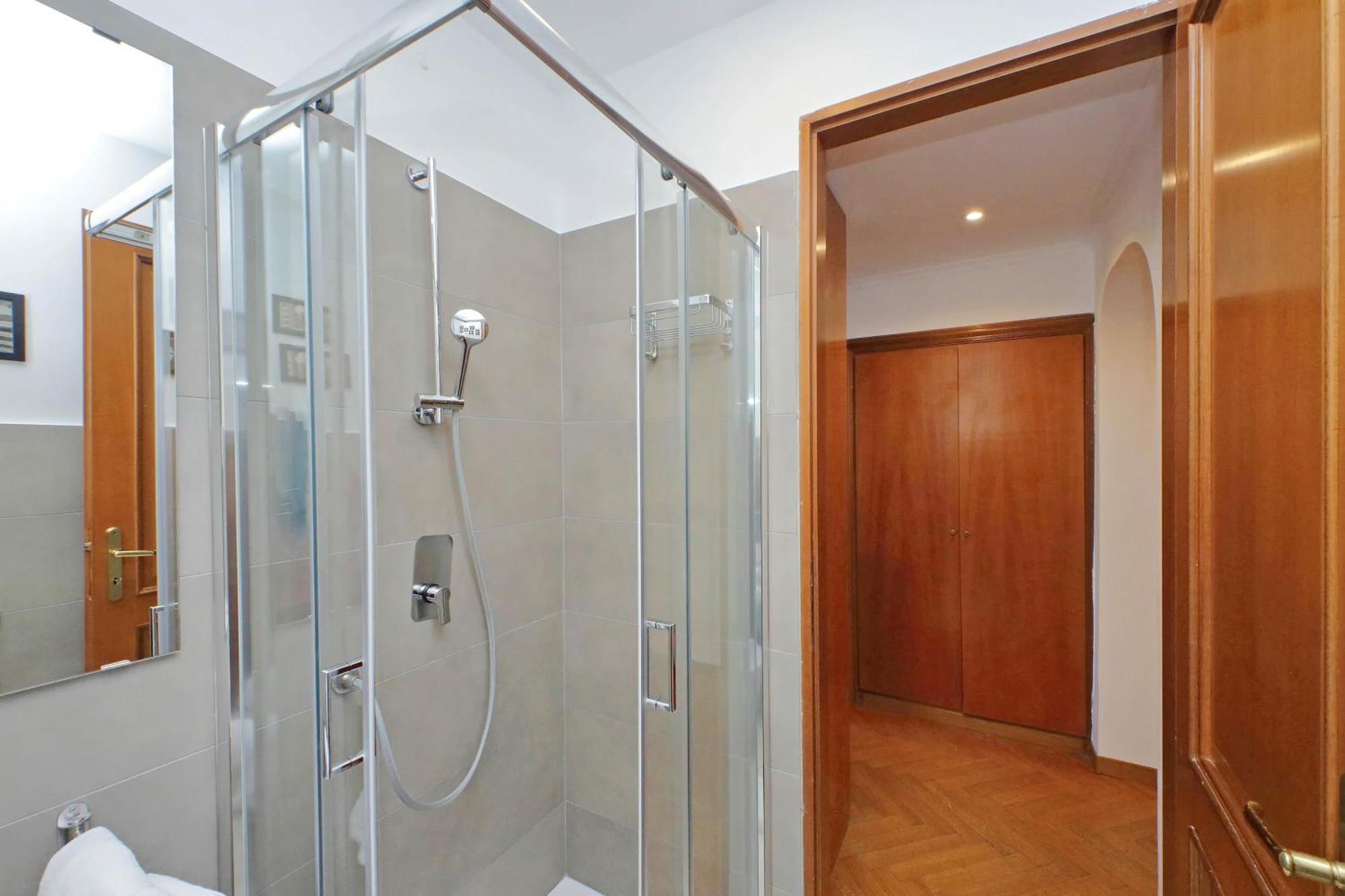רומא Ych-Comfortable 2 Bedrooms Flat Near Colosseum מראה חיצוני תמונה